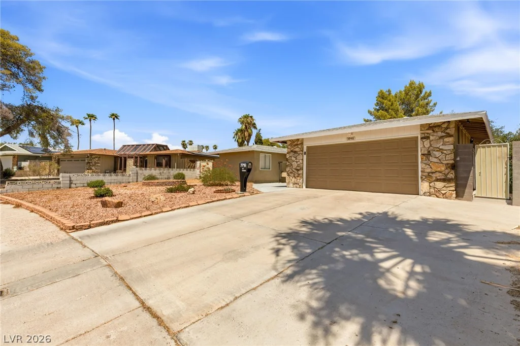 3948 Oakhill, Las Vegas, NV 89121