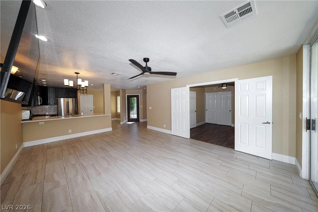9213 Vosburgh, Las Vegas, NV 89117