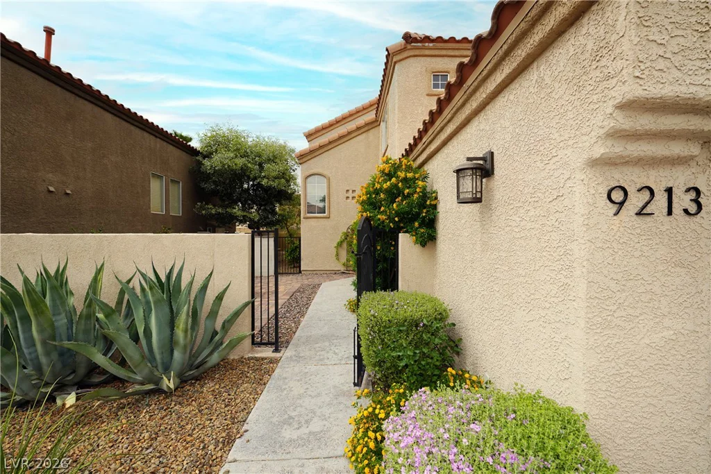 9213 Vosburgh, Las Vegas, NV 89117