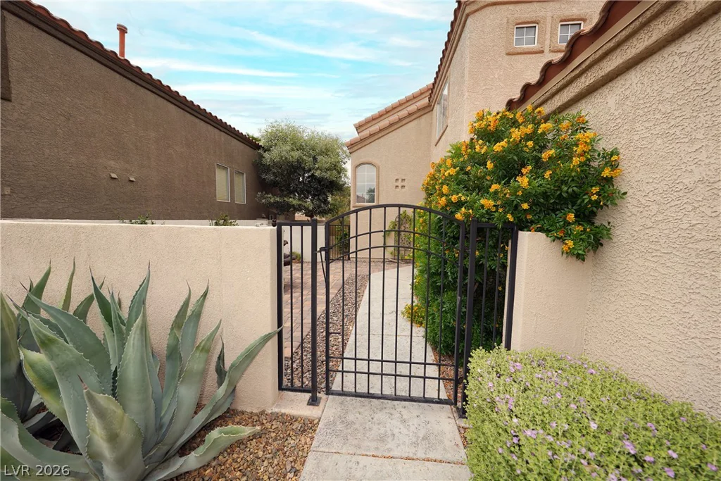 9213 Vosburgh, Las Vegas, NV 89117