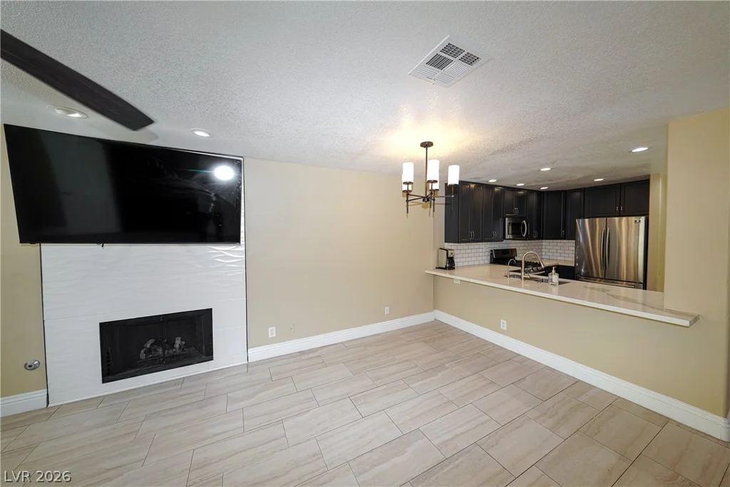 9213 Vosburgh, Las Vegas, NV 89117