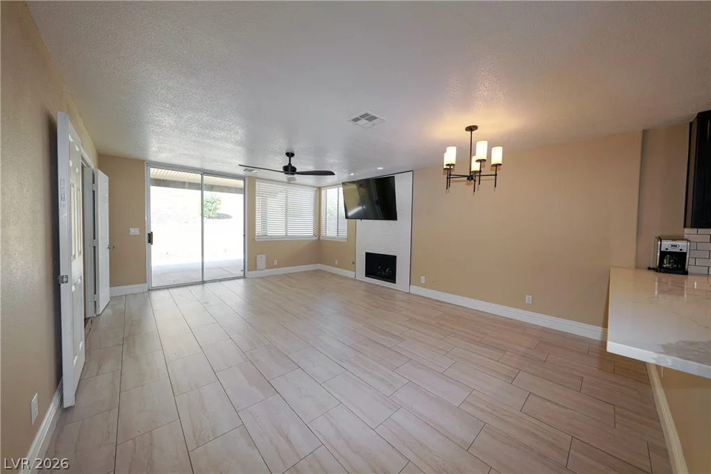 9213 Vosburgh, Las Vegas, NV 89117