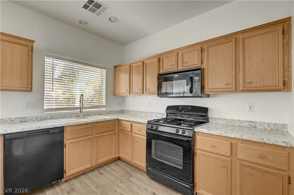 10369 Bent Willow, Las Vegas, NV 89129