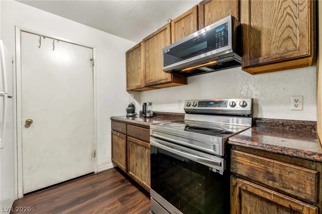 220 Mission Newport, Las Vegas, NV 89107