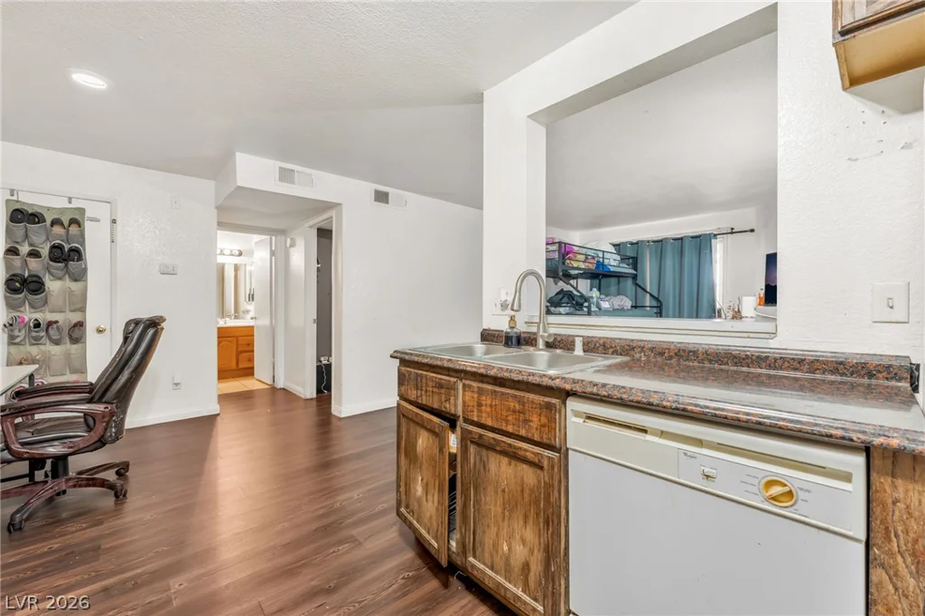 220 Mission Newport, Las Vegas, NV 89107