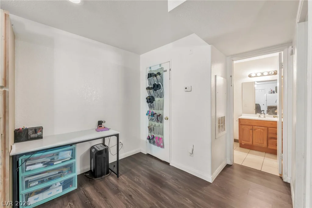 220 Mission Newport, Las Vegas, NV 89107