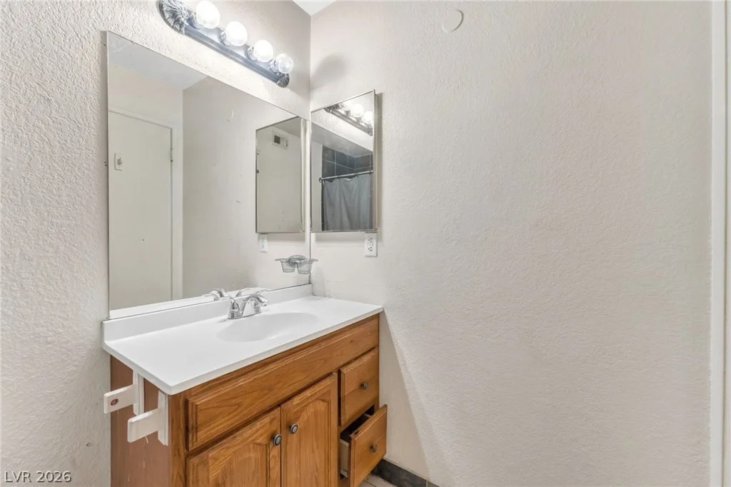 220 Mission Newport, Las Vegas, NV 89107