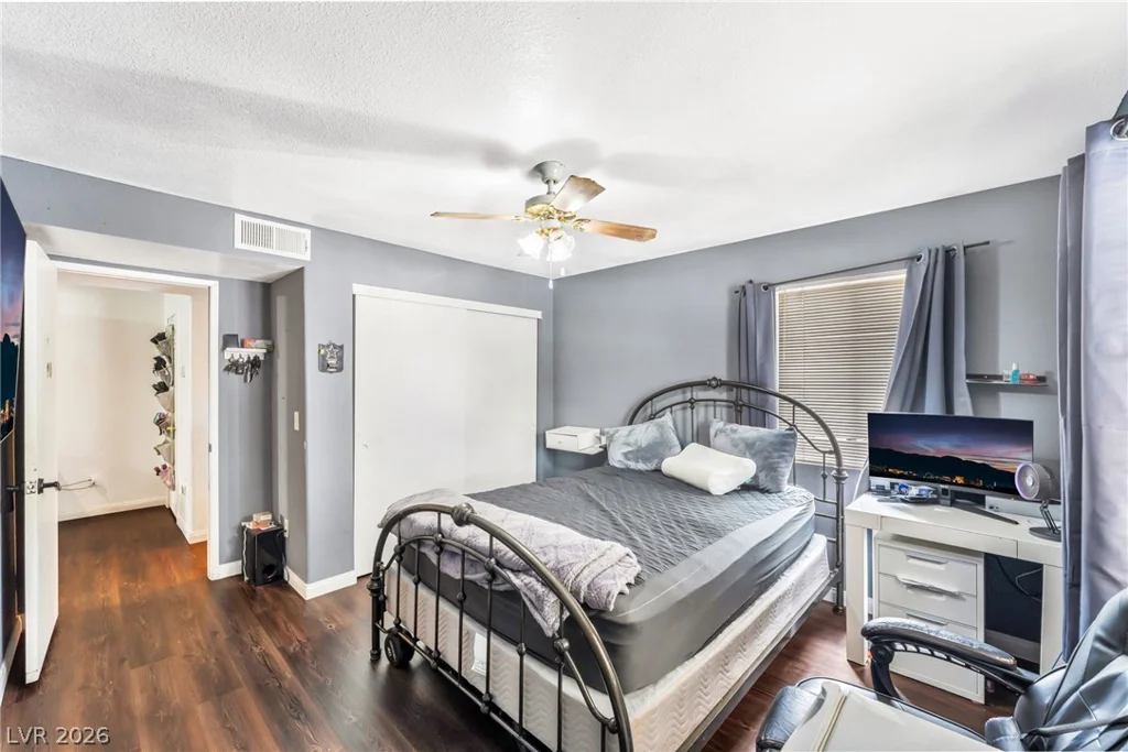 220 Mission Newport, Las Vegas, NV 89107