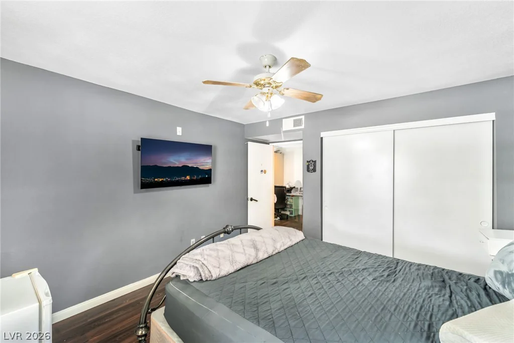 220 Mission Newport, Las Vegas, NV 89107
