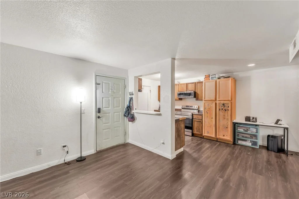 220 Mission Newport, Las Vegas, NV 89107