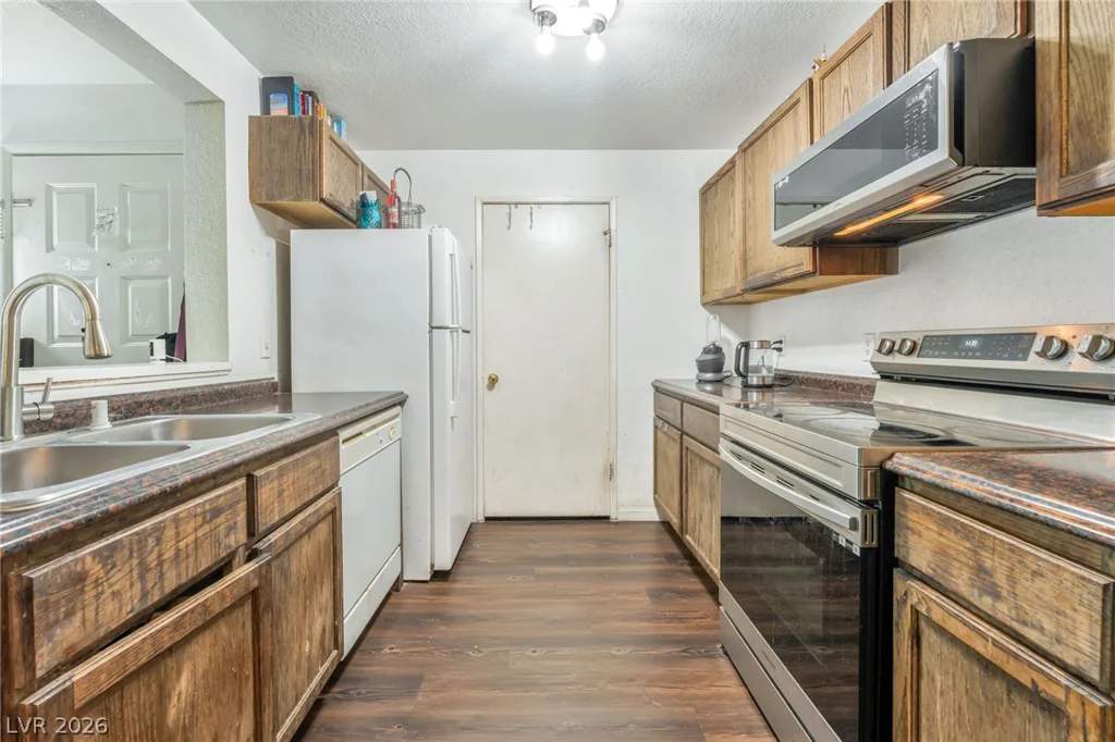 220 Mission Newport, Las Vegas, NV 89107