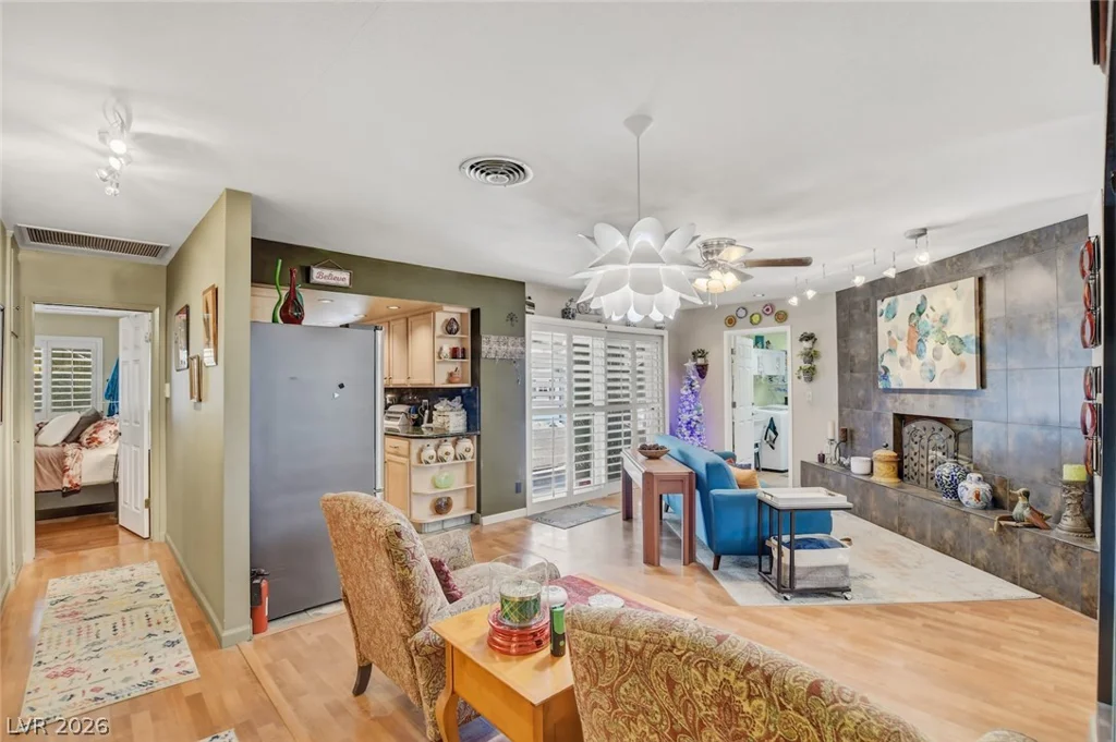 549 Bonita, Las Vegas, NV 89104