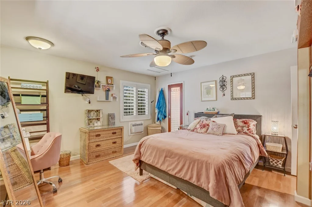 549 Bonita, Las Vegas, NV 89104