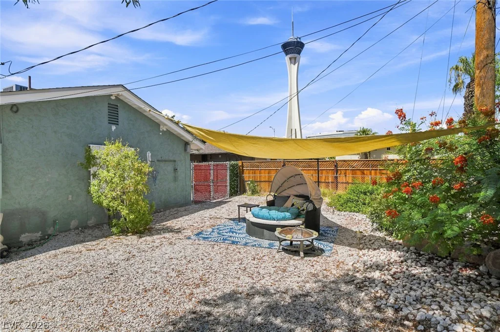 549 Bonita, Las Vegas, NV 89104