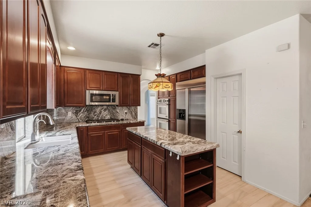 7789 Brook Valley, Las Vegas, NV 89123