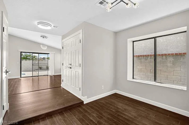 2521 Charteroak, Las Vegas, NV 89108