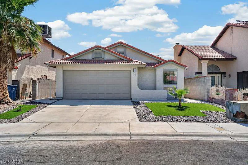 2521 Charteroak, Las Vegas, NV 89108