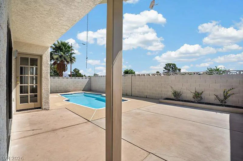 2521 Charteroak, Las Vegas, NV 89108