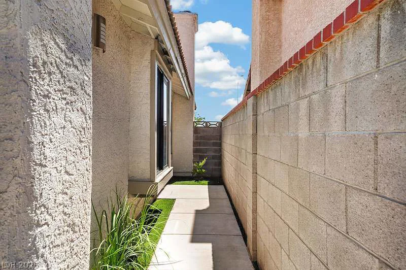 2521 Charteroak, Las Vegas, NV 89108