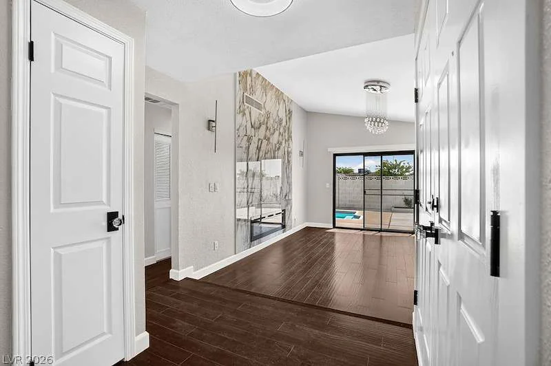 2521 Charteroak, Las Vegas, NV 89108