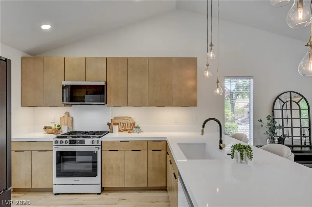 2728 Showcase, Las Vegas, NV 89134