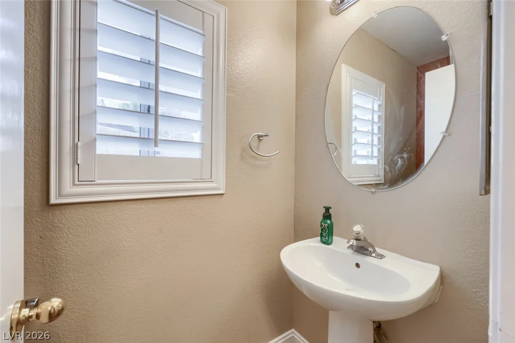 8704 Harwich, Las Vegas, NV 89129