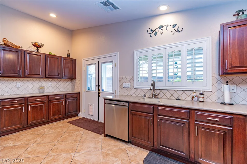 8391 Hollywood Hills, Las Vegas, NV 89178