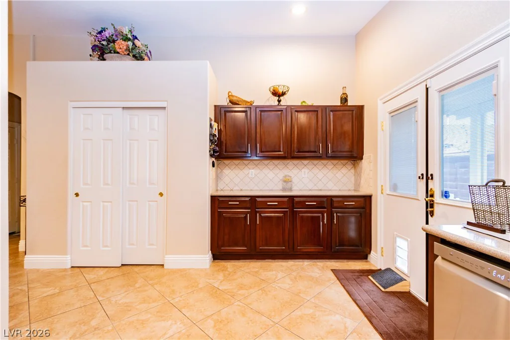 8391 Hollywood Hills, Las Vegas, NV 89178