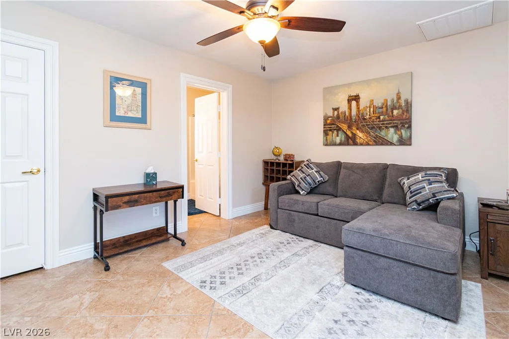 8391 Hollywood Hills, Las Vegas, NV 89178