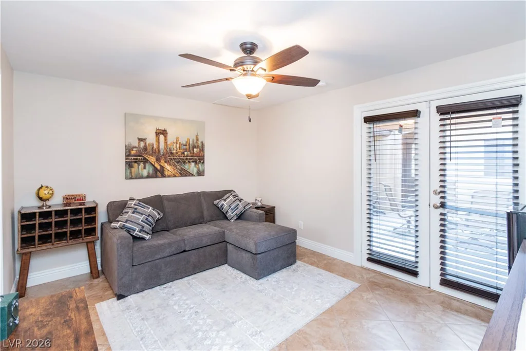 8391 Hollywood Hills, Las Vegas, NV 89178