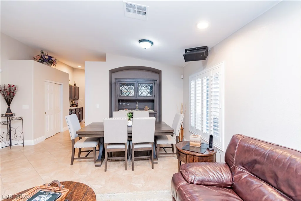 8391 Hollywood Hills, Las Vegas, NV 89178