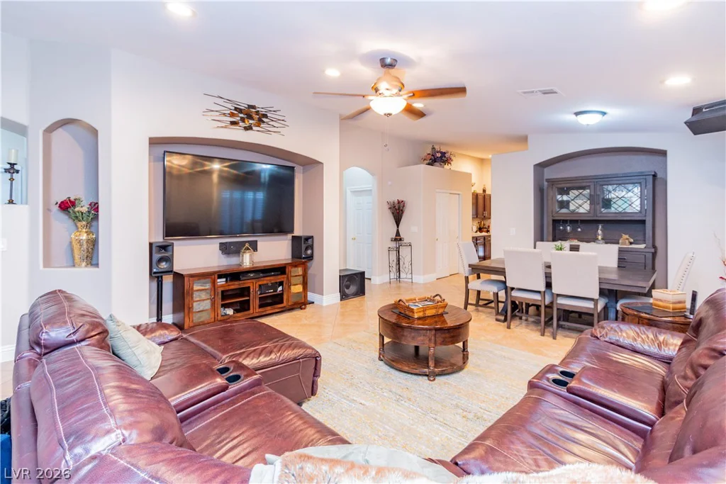 8391 Hollywood Hills, Las Vegas, NV 89178