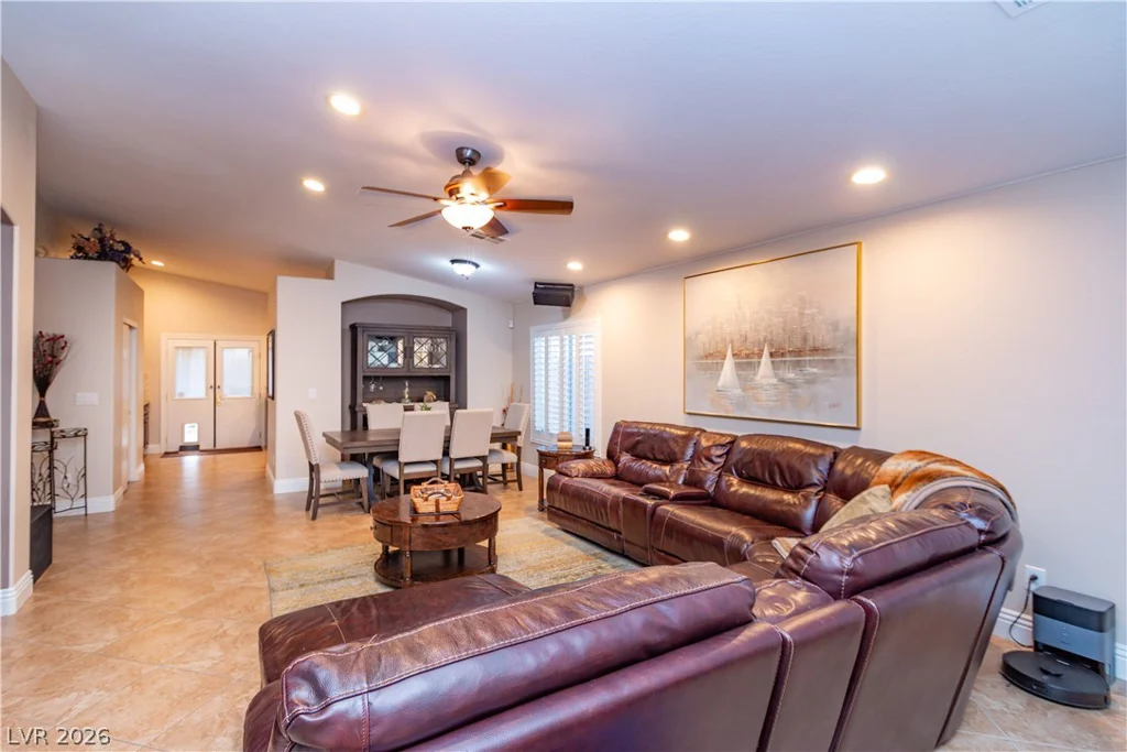 8391 Hollywood Hills, Las Vegas, NV 89178