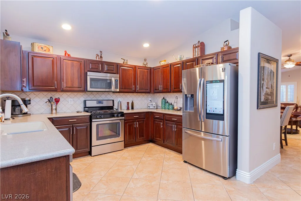 8391 Hollywood Hills, Las Vegas, NV 89178