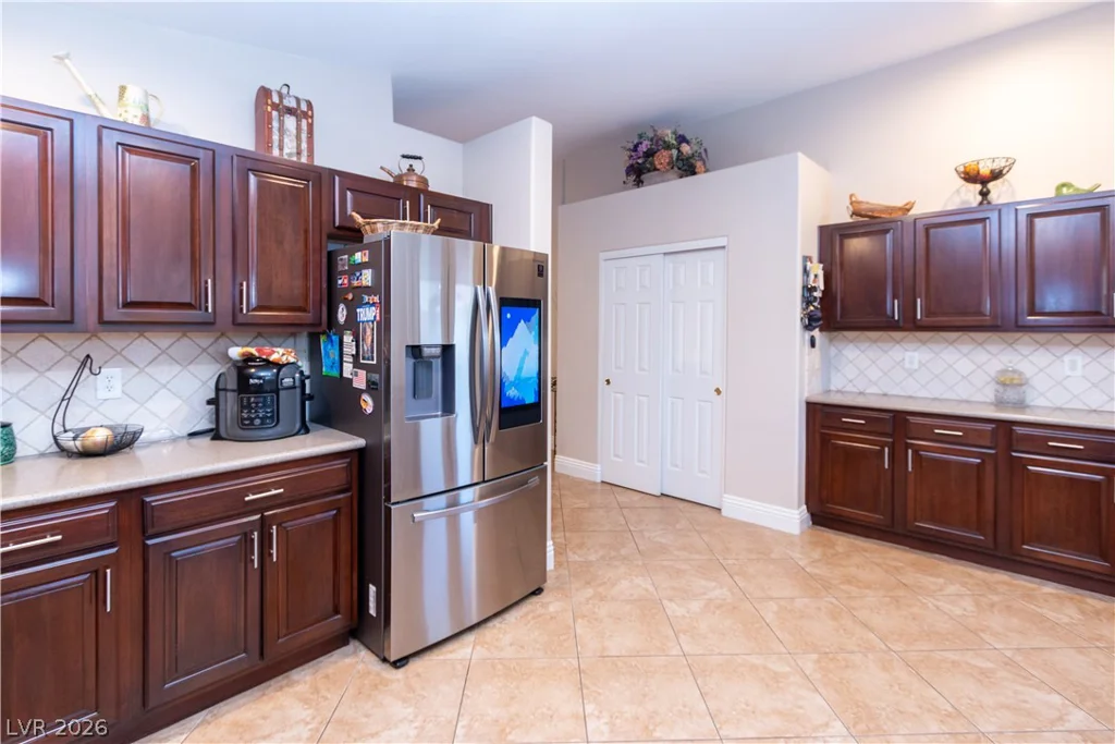 8391 Hollywood Hills, Las Vegas, NV 89178