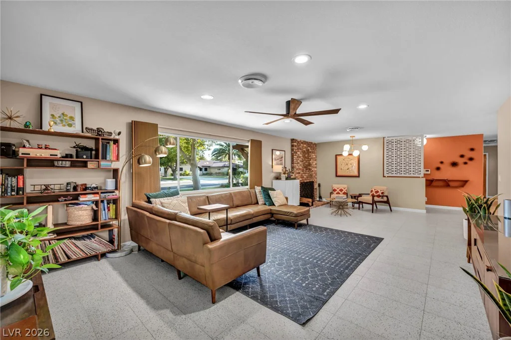 2916 Colanthe, Las Vegas, NV 89102