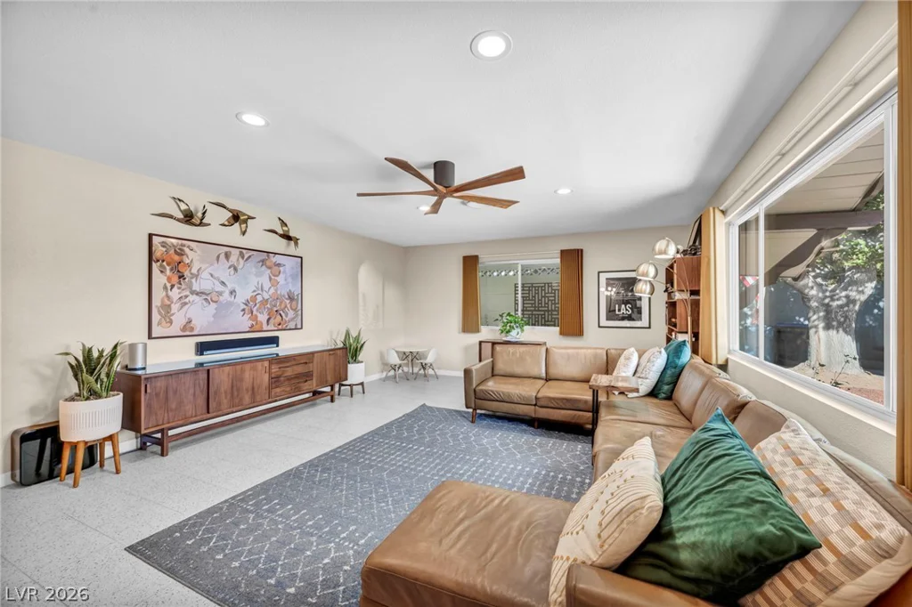 2916 Colanthe, Las Vegas, NV 89102