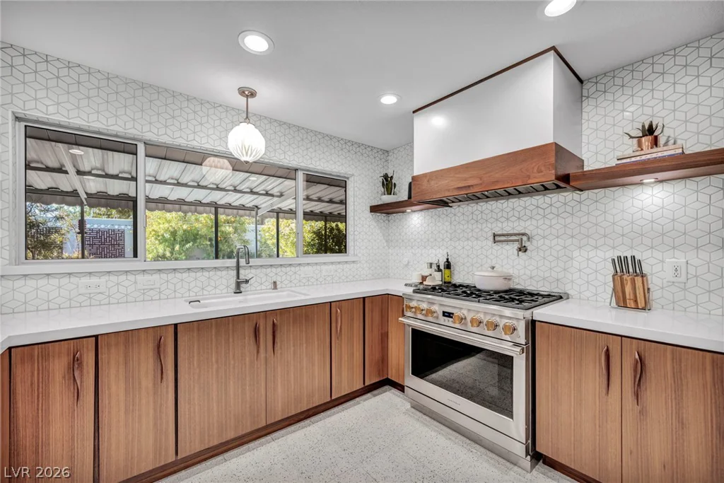 2916 Colanthe, Las Vegas, NV 89102