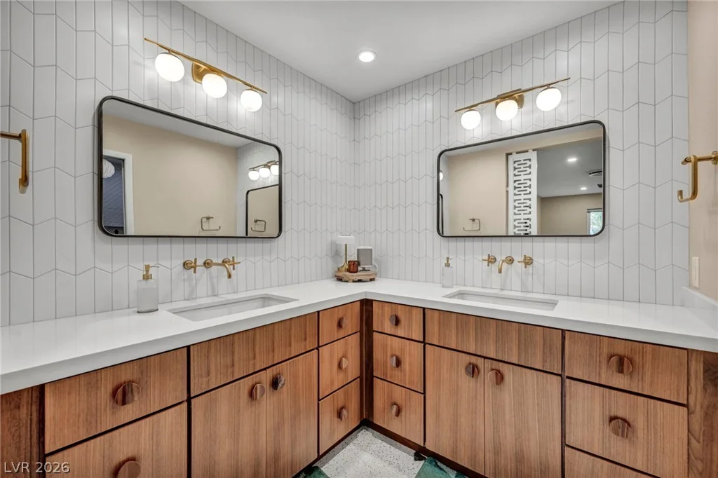 2916 Colanthe, Las Vegas, NV 89102