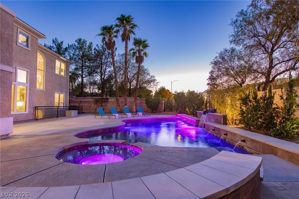 8088 Dark Hollow, Las Vegas, NV 89117