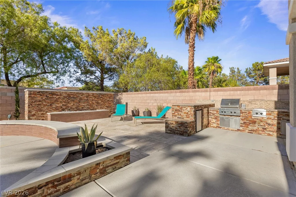 8088 Dark Hollow, Las Vegas, NV 89117