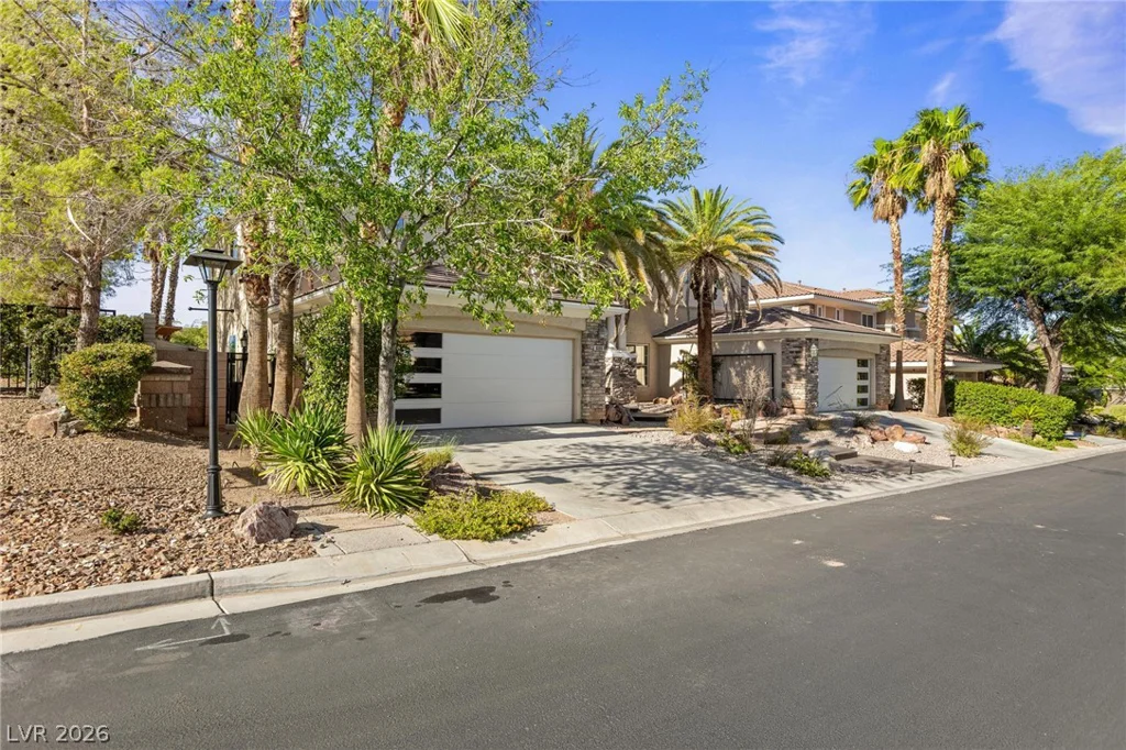 8088 Dark Hollow, Las Vegas, NV 89117