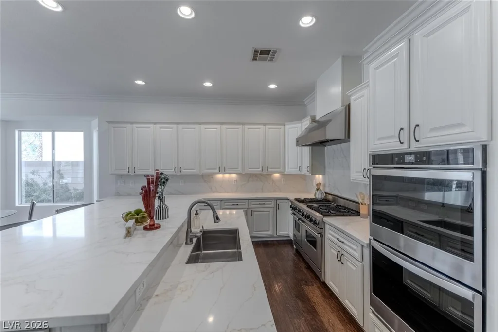 8088 Dark Hollow, Las Vegas, NV 89117