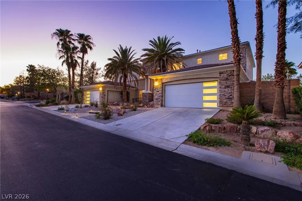 8088 Dark Hollow, Las Vegas, NV 89117