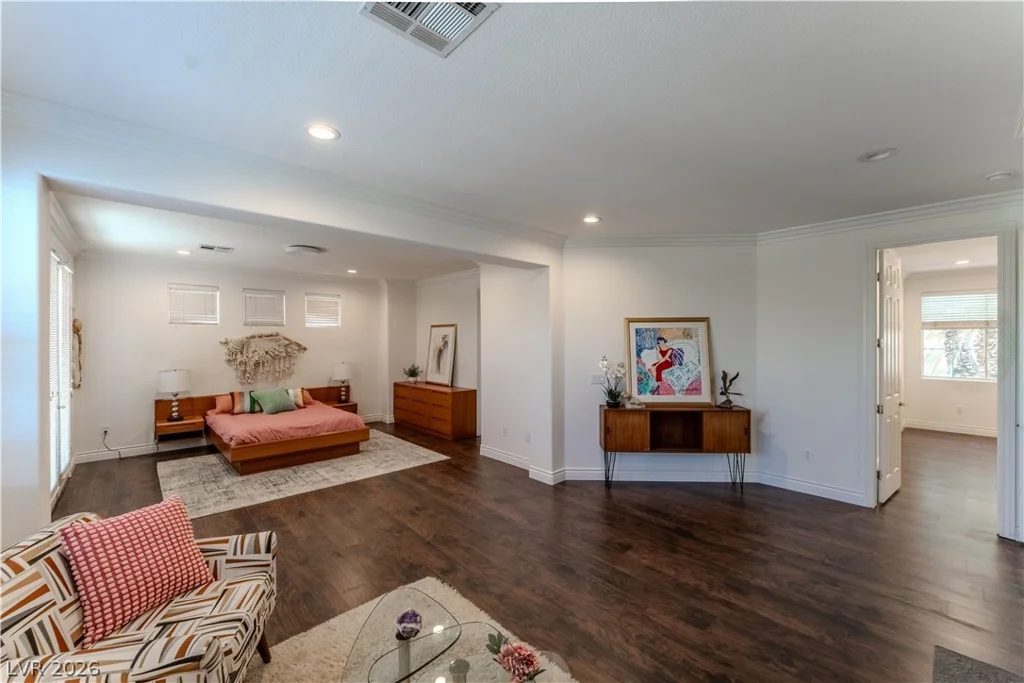 8088 Dark Hollow, Las Vegas, NV 89117