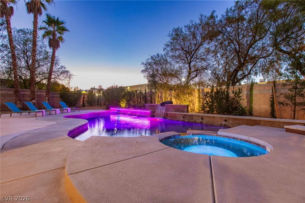 8088 Dark Hollow, Las Vegas, NV 89117