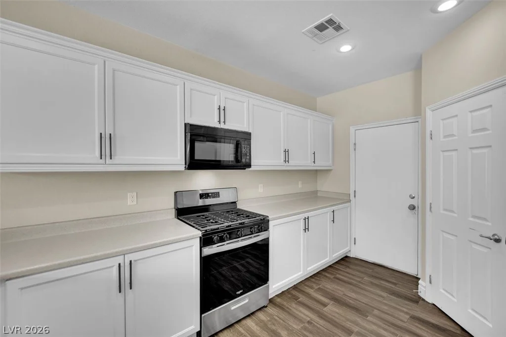9782 Valmeyer, Las Vegas, NV 89148