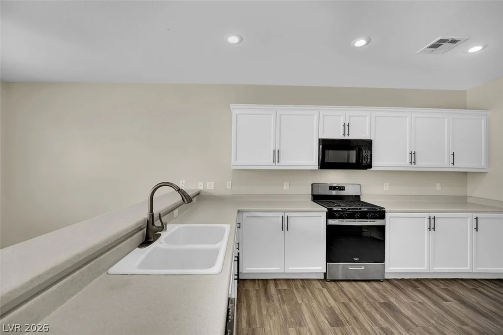 9782 Valmeyer, Las Vegas, NV 89148