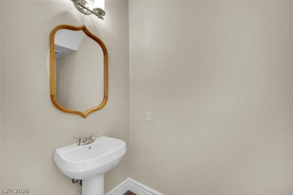 9782 Valmeyer, Las Vegas, NV 89148
