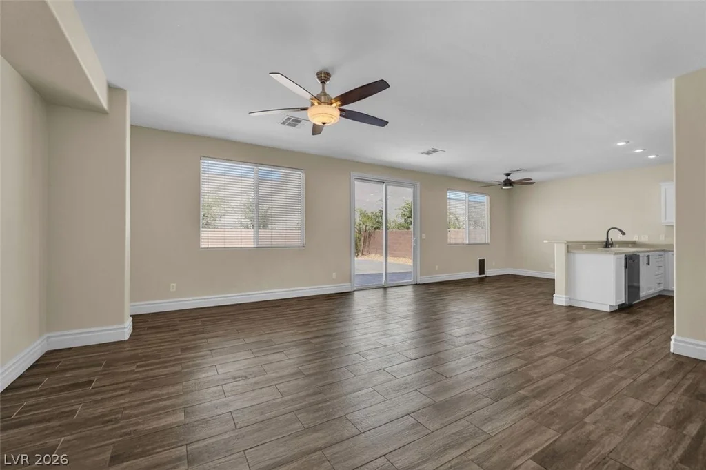 9782 Valmeyer, Las Vegas, NV 89148